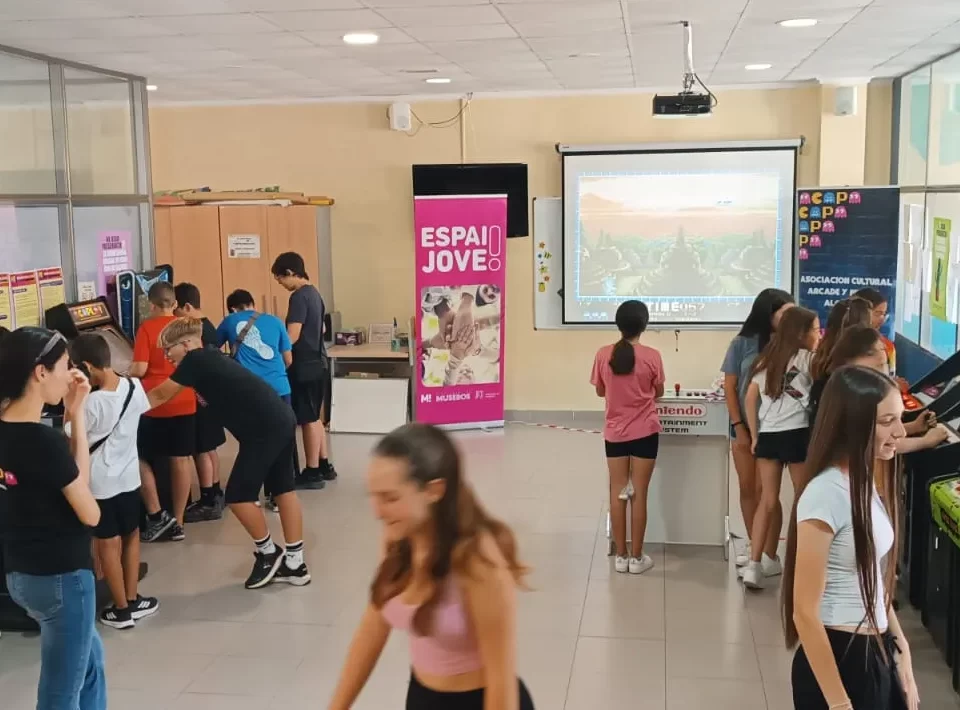 Encuentro cultural dirigido a la juventud en el Ayuntamiento de Museros